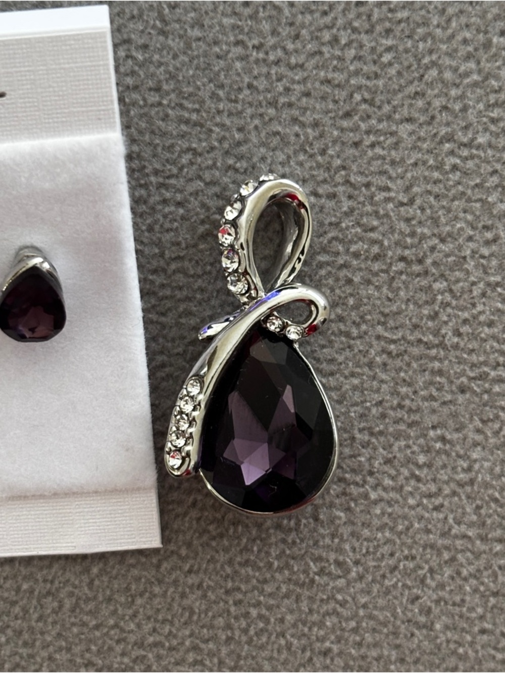 Pendant and Stud Earrings Set - Picture 3 of 5